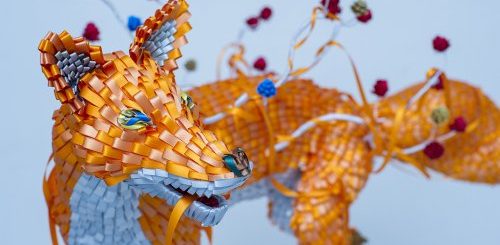 Японские художники создают красочные скульптуры из лент (10 фото)">